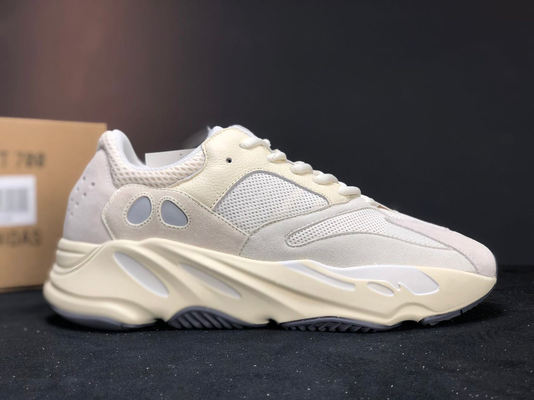 Adidas Yeezy Boost 700