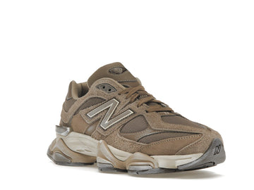New Balance 9060
Mushroom
