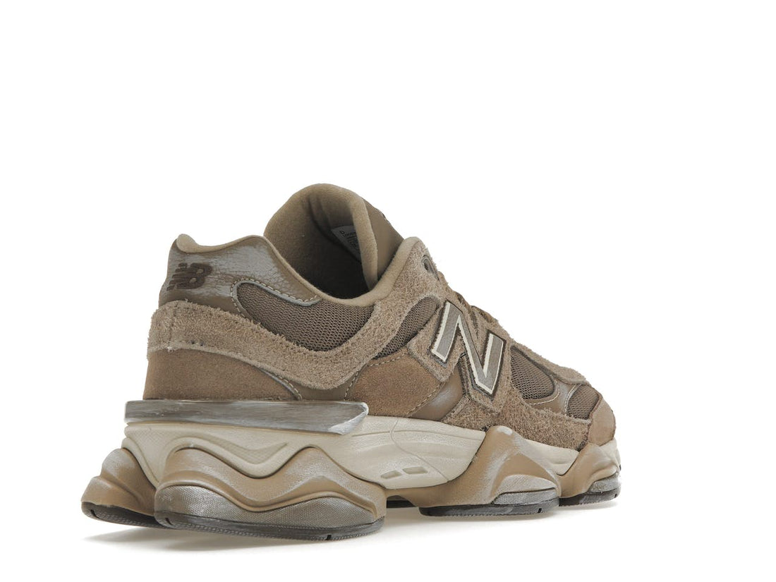 New Balance 9060
Mushroom