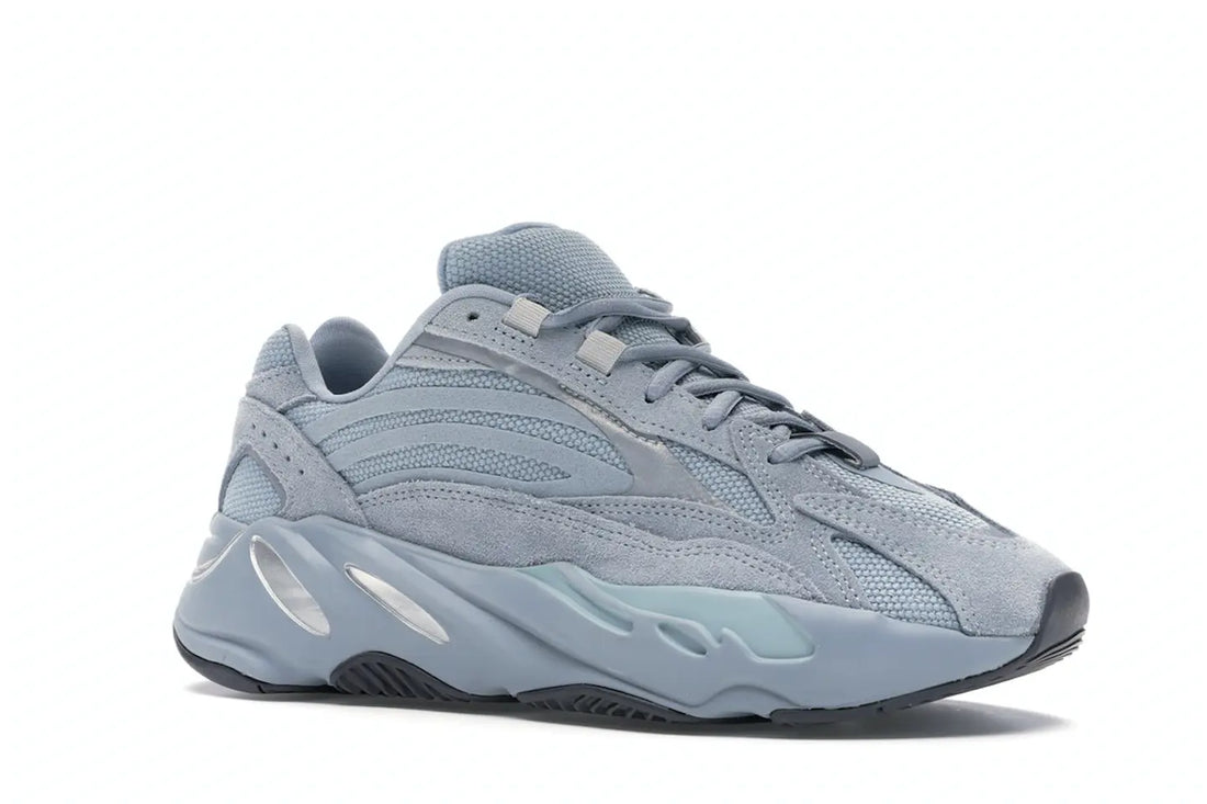 adidas Yeezy Boost 700 V2
Mauve/blue