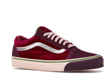 Vans Old Skool
Feature Sinner's Club