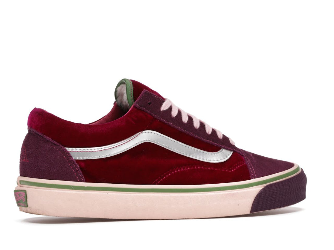Vans Old Skool
Feature Sinner's Club